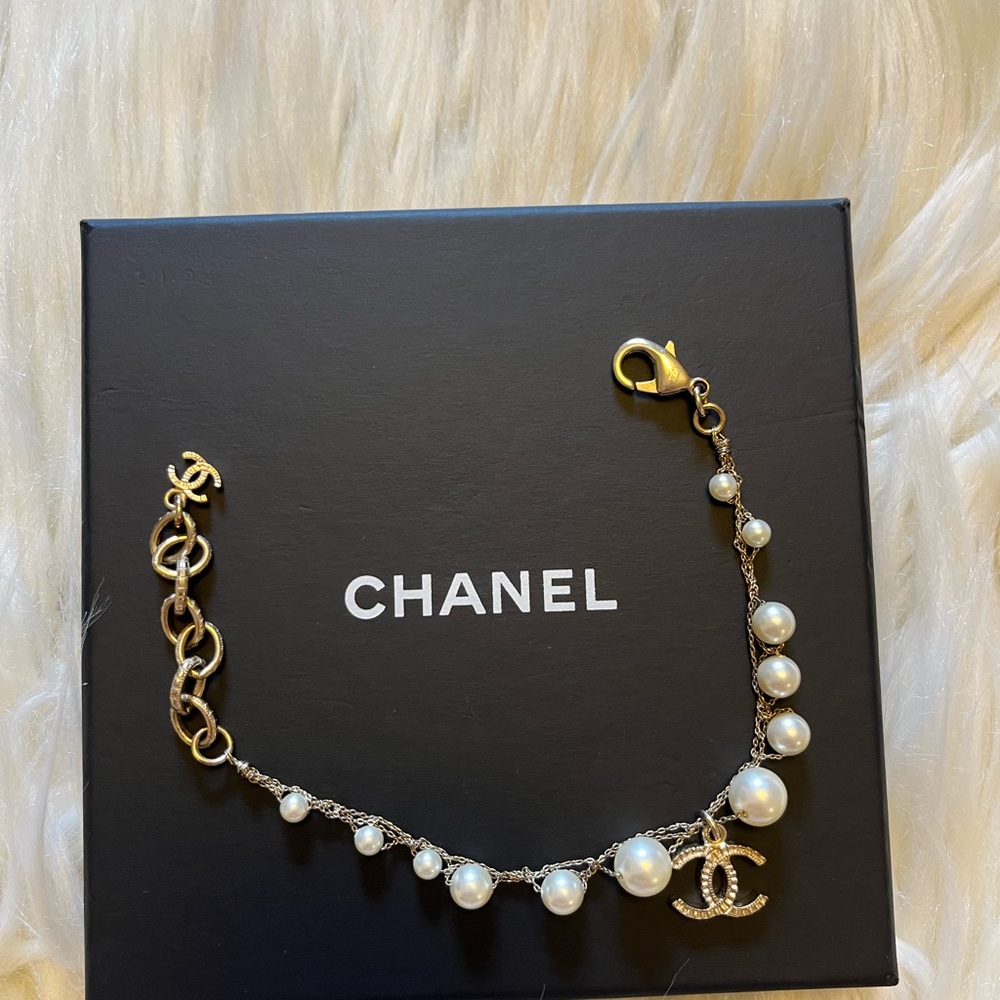CHANEL CC Logo bracelet - Picture 5 of 7